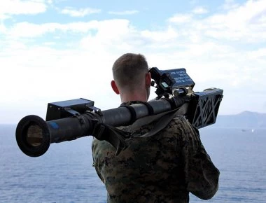 FIM-92 Stinger: Όλη η διαδικασία εκτόξευσης του α/α βλήματος (βίντεο)